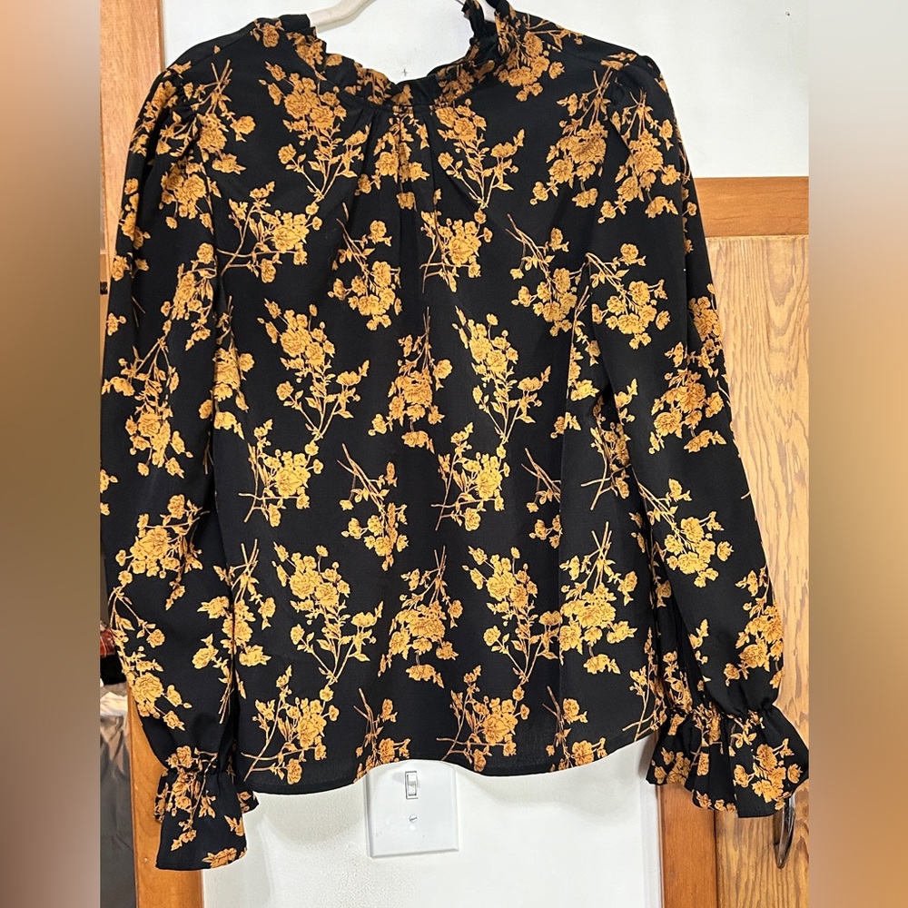 Women’s size large long sleeve floral blouse